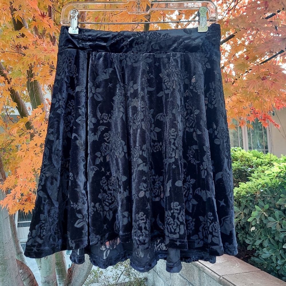 Killstar Black Velvet Velour Roses and Bats Mini Goth Skater Skirt Women's XL